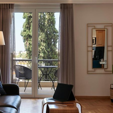 Chic One Bd Apartment With Hilton View Атина Екстериор снимка