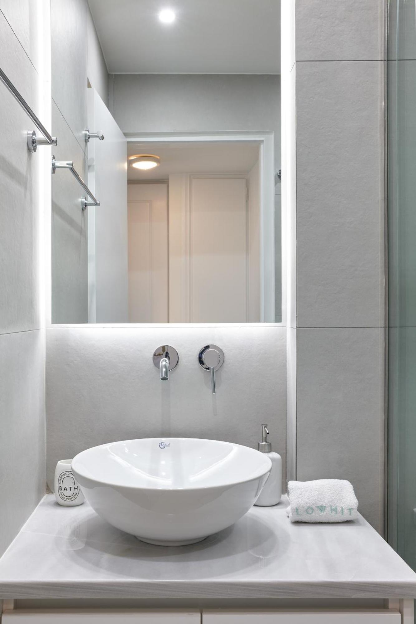 Chic One Bd Apartment With Hilton View Атина Екстериор снимка