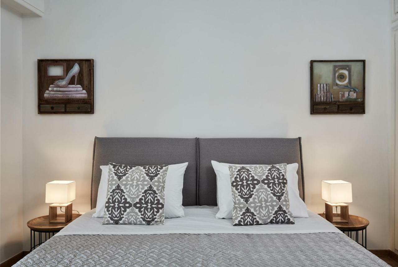 Chic One Bd Apartment With Hilton View Атина Екстериор снимка