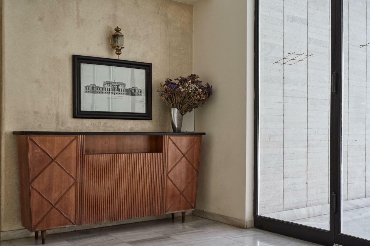 Chic One Bd Apartment With Hilton View Атина Екстериор снимка